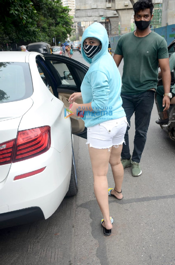photos rashami desai snapped in andheri 2 3