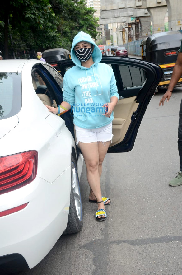 photos rashami desai snapped in andheri 4 2