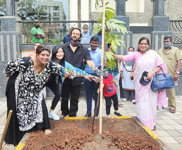 Photos: Rohit Shetty, Niharica Raizada, Dr. Anusha Srinivasan Iyer and Vishvas Mote at BMC’s Be A Tree Parent MEGA Vriksha Campaign