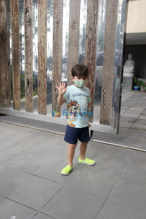 photos saif ali khan inaaya naumi kemmu and taimur ali khan snapped in the city 2