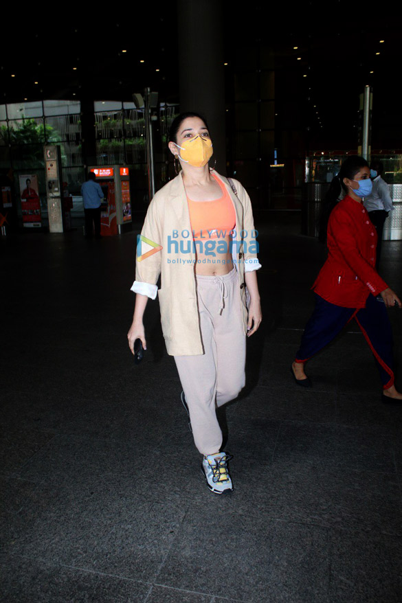 photos sara ali khan tamannaah bhatia and sussanne khan snapped at the airport 1