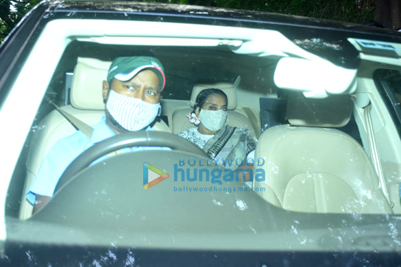 photos shabana azmi arrive at dilip kumars residence to pay their last respects 2