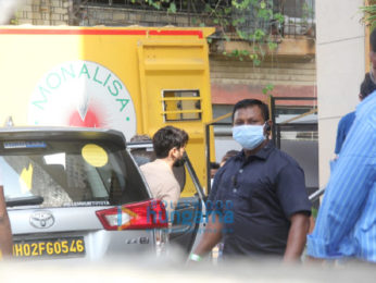 Photos: Shahid Kapoor spotted for a shoot in Bandra
