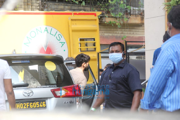 photos shahid kapoor spotted for a shoot in bandra 4