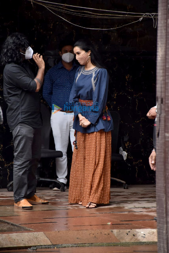 photos shraddha kapoor snapped at nikhil dwivedis office in juhu 3