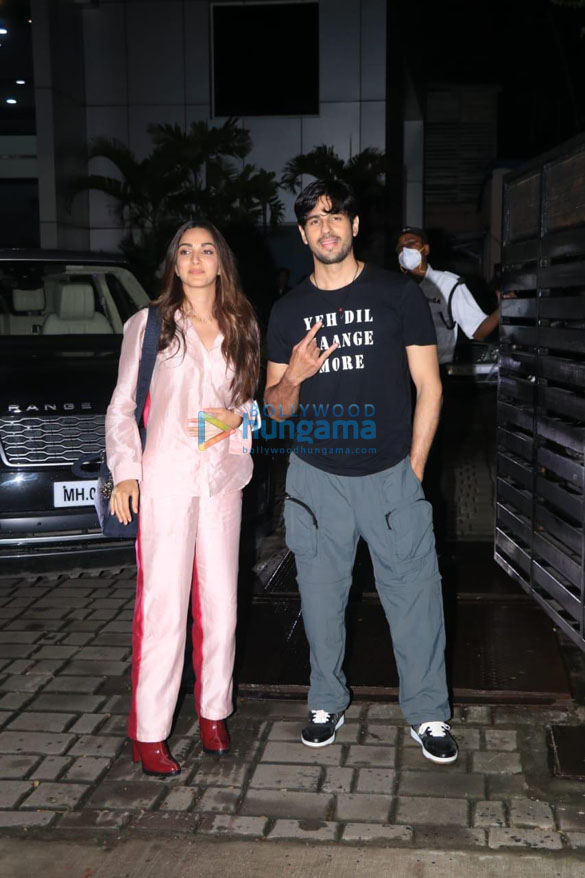 photos siddharth malhotra kiara advani karan johar and others snapped at kalina airport 1