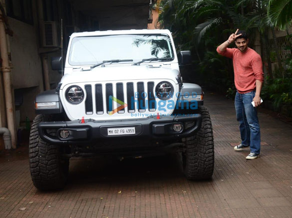 Photos: Sooraj Pancholi snapped in Andheri Photos: Sooraj Pancholi snapped in Andheri
