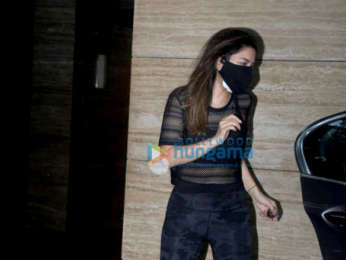 Photos: Sophie Choudry spotted in Khar