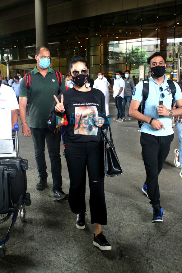 photos sunny leone and swara bhaskar snapped at the airport 5