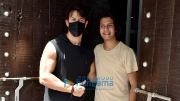 Photos: Tiger Shroff snapped at a dubbing studio in Juhu