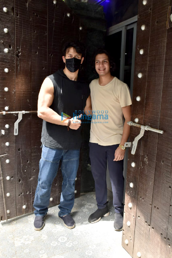 Photos: Tiger Shroff snapped at a dubbing studio in Juhu