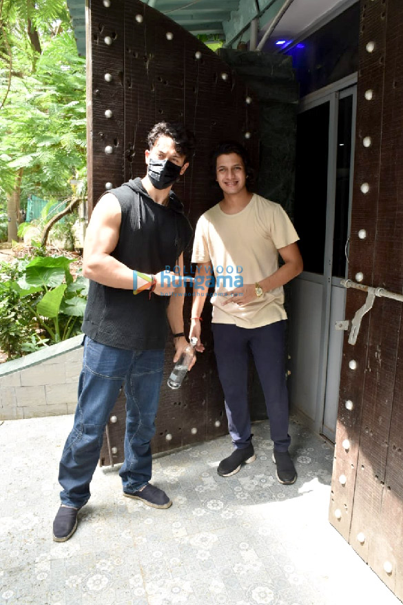 photos tiger shroff snapped at a dubbing studio in juhu 2 5