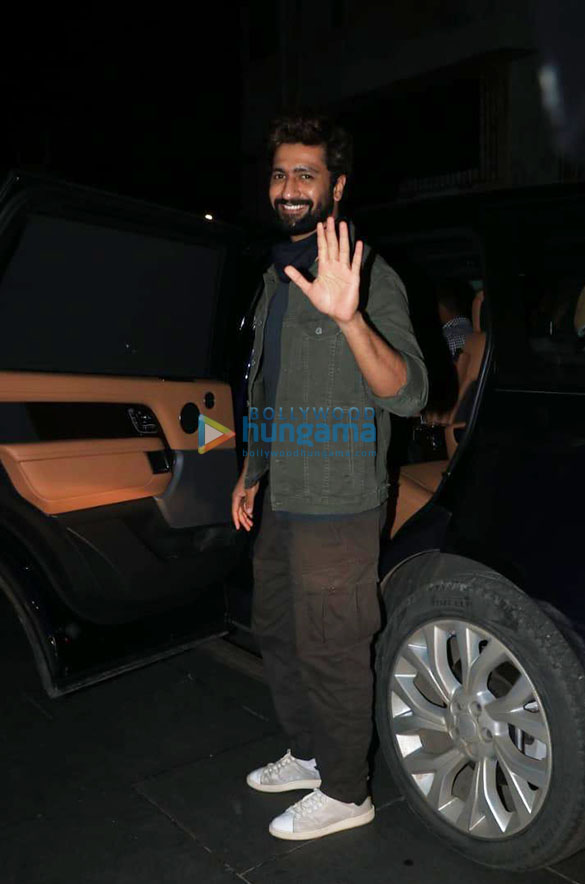 Photos: Vicky Kaushal and Meghna Gulzar snapped in Santacruz Photos: Vicky Kaushal and Meghna Gulzar snapped in Santacruz