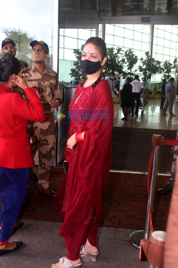 photos yami gautam and pooja hegde snapped at the airport 3
