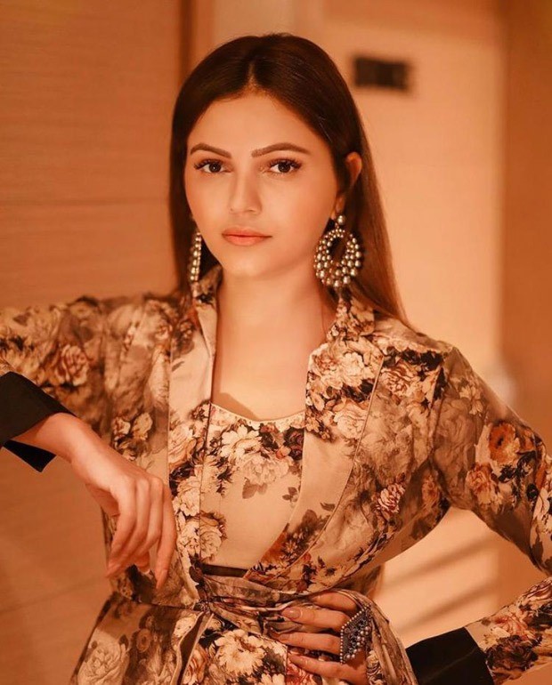 Rubina Dilaik looks gorgeous in printed saree paired with collar blouse