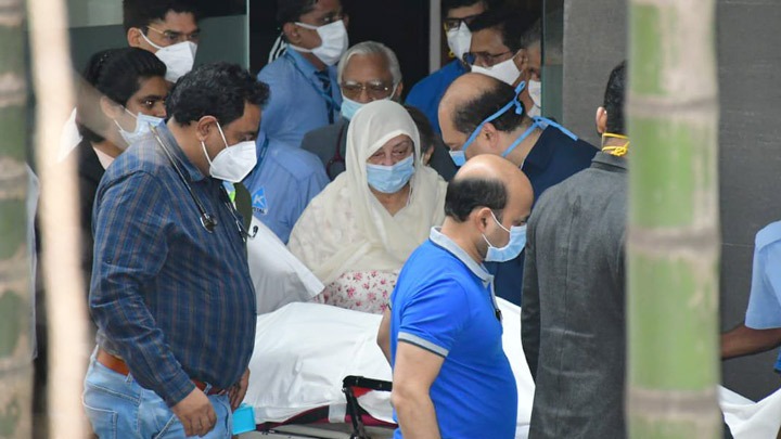 Saira Banu spotted as Dilip Kumar’s body being taken home for last rites