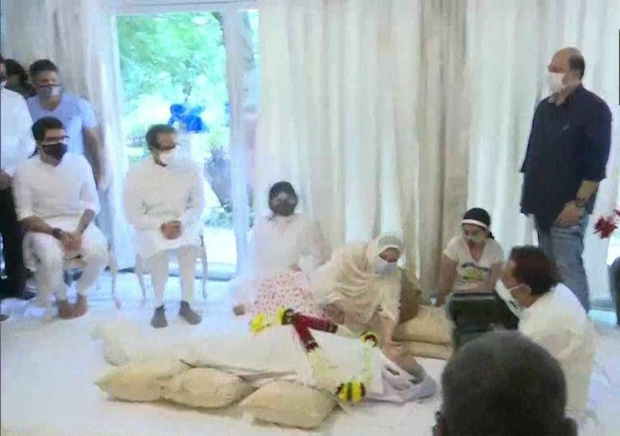 Shah Rukh Khan, CM Uddhav Thackeray, Aditya Thackeray console Saira Banu as they pay last respects to Dilip Kumar