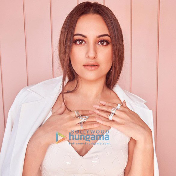 sonakshi sinha 1 18