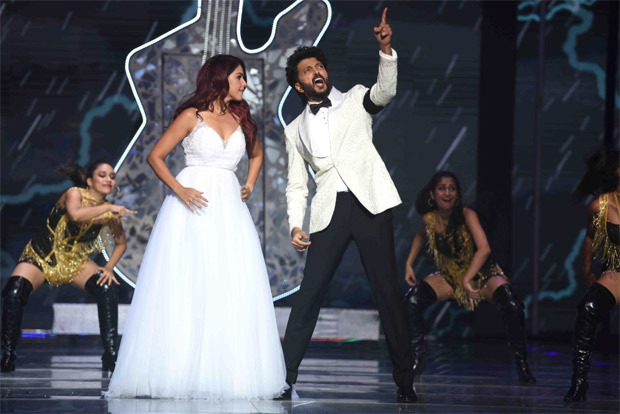Bobby Deol, Riteish and Genelia Deshmukh set the Indian Pro Music League stage on fire with their enchanting performances during the Grand Finale