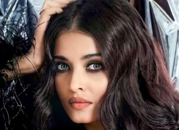 Aishwarya Rai's royal look from the sets of Mani Ratnam's Ponniyin Selvan gets leaked online