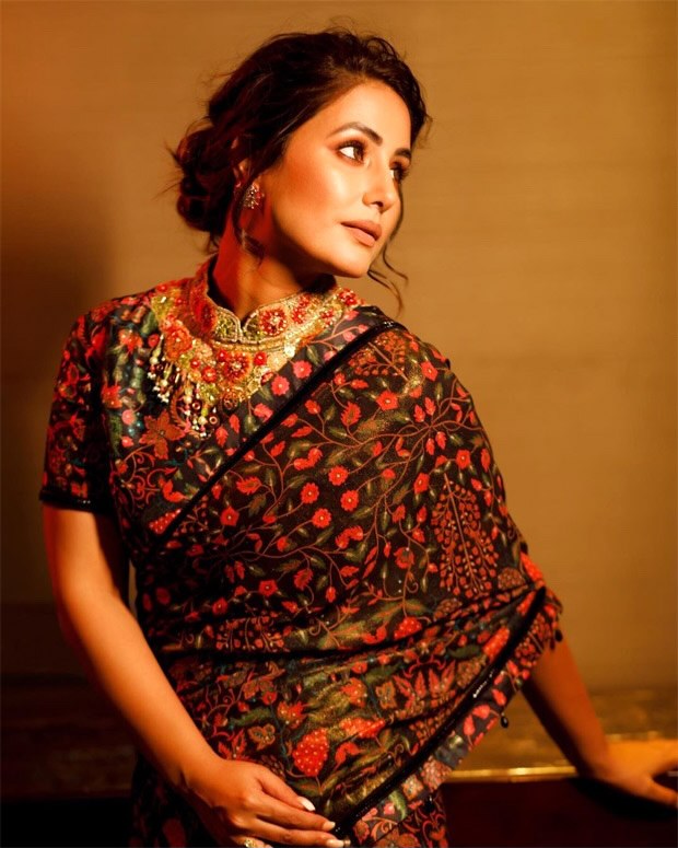 Hina Khan symbolises opulence in classic vintage saree worth Rs.49,500 ...