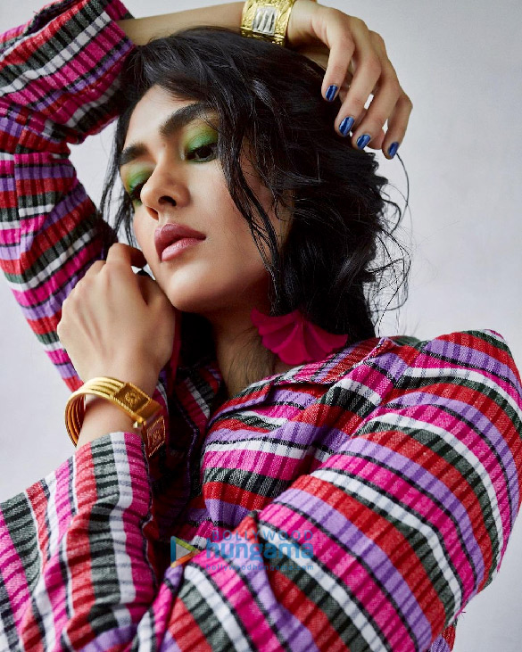 mrunal thakur 16