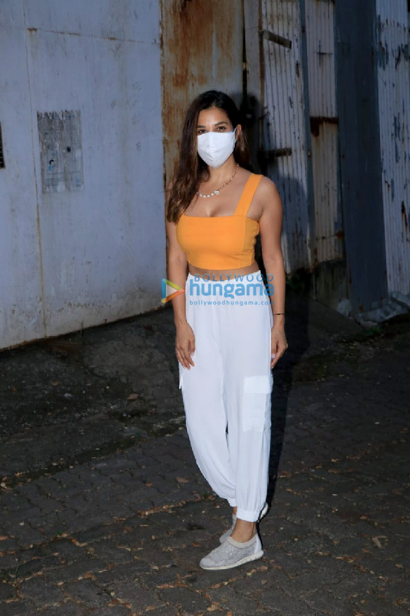 photos aayush sharma and sophie choudry snapped at in bandra 1