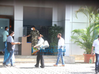 Photos: Ajay Devgn, Saif Ali Khan and Kareena Kapoor Khan with son Taimur spotted at Kalina airport