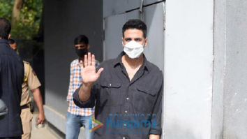 Photos: Akshay Kumar snapped at Pooja Entertainment office in Juhu
