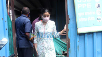 Photos: Alia Bhatt and Neetu Singh snapped at Krishna Raj’s bungalow