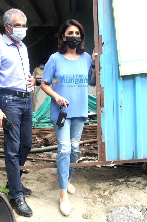 photos alia bhatt and neetu kapoor snapped at krishna rajs bungalow 2