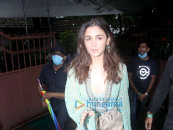 Photos: Alia Bhatt spotted in Pali Hill post her shoot