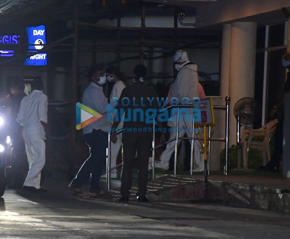 Photos: Amitabh Bachchan and Shweta Nanda snapped at Lilavati hospital Photos: Amitabh Bachchan and Shweta Nanda snapped at Lilavati hospital