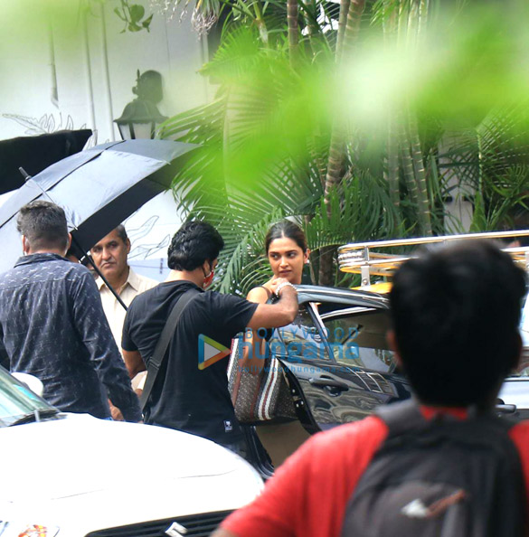 photos deepika padukone snapped at shoot location in the town 2