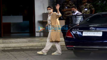 Photos: Deepika Padukone snapped at the airport in Kalina