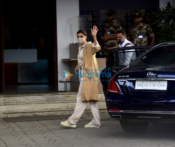 Photos: Deepika Padukone snapped at the airport in Kalina