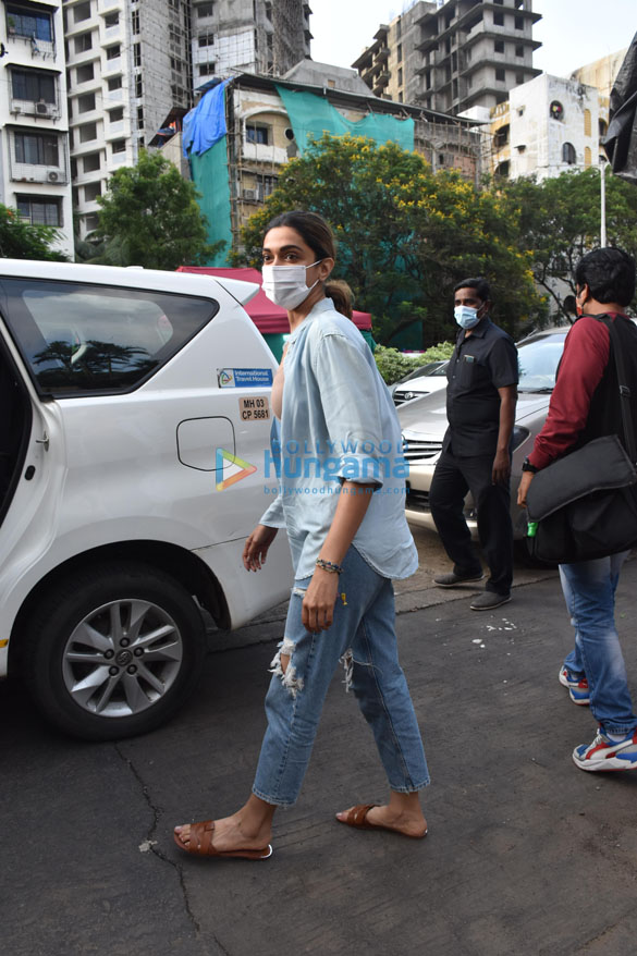 photos deepika padukone spotted in the city 4