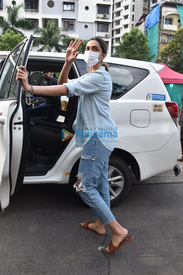 Photos: Deepika Padukone spotted in the city Photos: Deepika Padukone spotted in the city