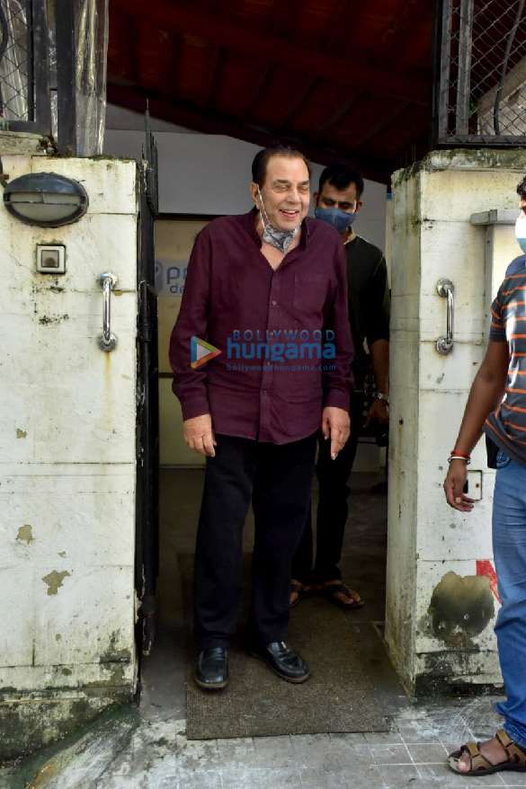 photos dharmendra snapped at a dental clinic in juhu 1 2