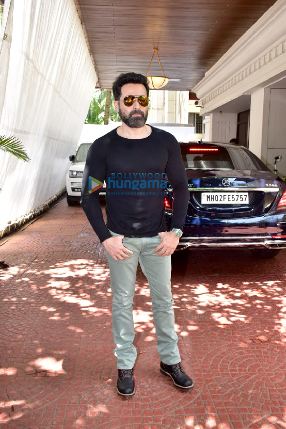 photos emraan hashmi and anand pandit snapped during chehre promotions 2