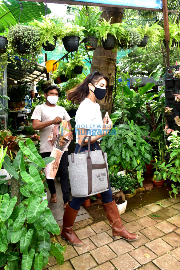 photos jacqueline fernandez spotted at a plant nursery in juhu 3