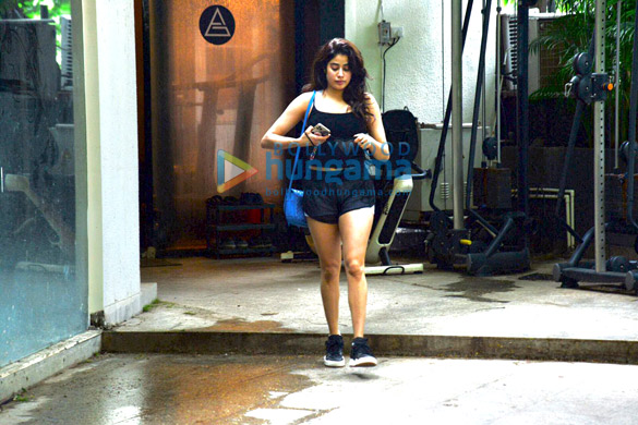 Photos: Janhvi Kapoor snapped at a gym in Bandra Photos: Janhvi Kapoor snapped at a gym in Bandra
