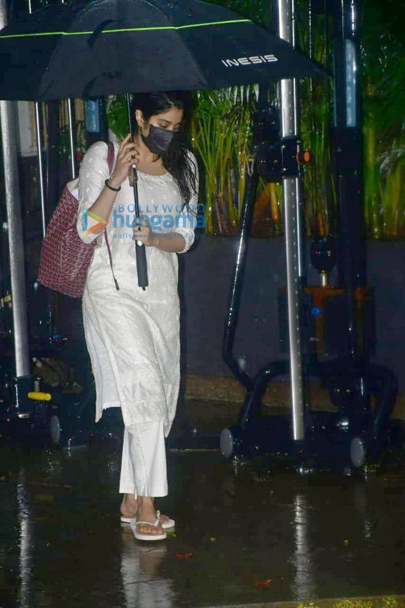 photos janhvi kapoor spotted at a gym in pali hill 2 2