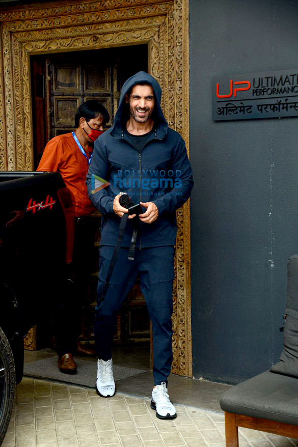 photos john abraham snapped in bandra 1 3