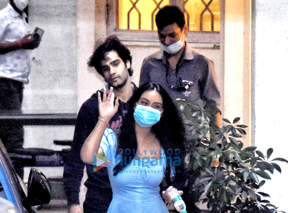 photos kajol yug and nysa devgn snapped at bhuj the pride of india screening more 2