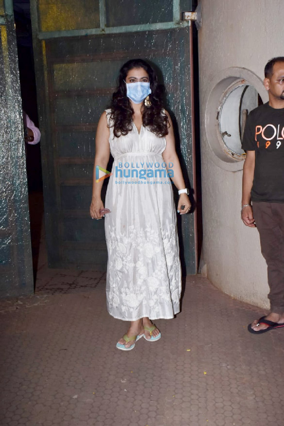 photos kajol celebrates her birthday with her fans 5