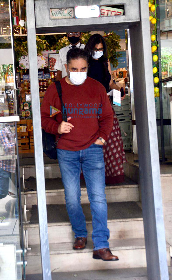 Photos: Kamal Haasan spotted at Foodhall in Santacruz