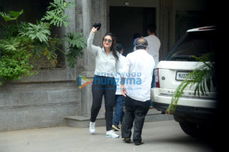 Photos: Kareena Kapoor Khan, Saif Ali Khan, Jehangir Ali Khan snapped in Bandra