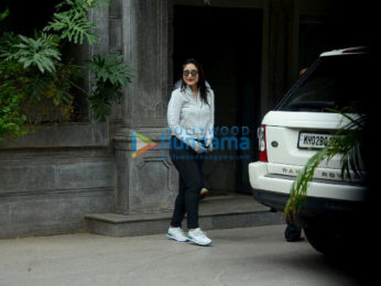 Photos: Kareena Kapoor Khan, Saif Ali Khan, Jeh Ali Khan snapped in Bandra