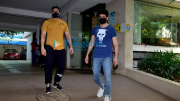 Photos: Kartik Aaryan and Sunny Singh Nijjar snapped in Juhu